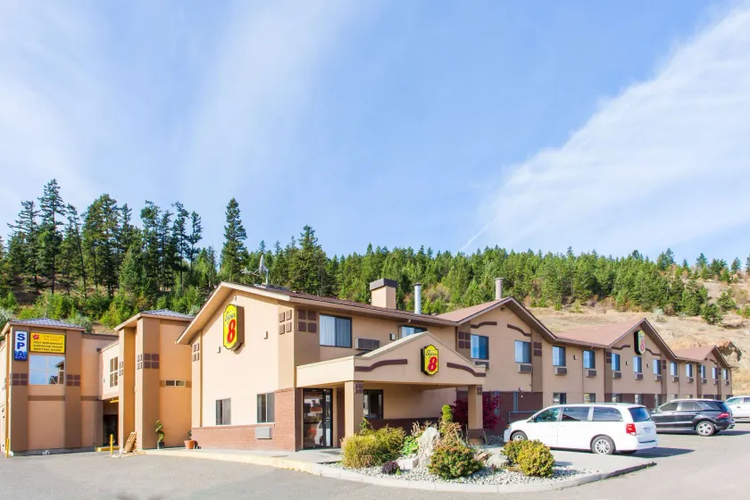 Super 8 by Wyndham Kamloops On The Hill - Image 1
