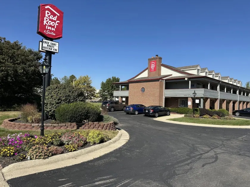 Red Roof Inn & Suites Marysville - Image 1