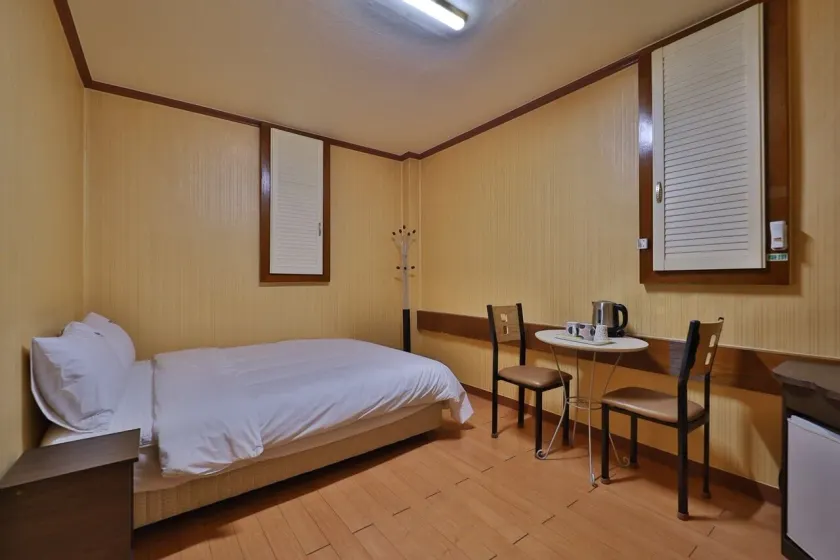 Theme Motel - Image 1