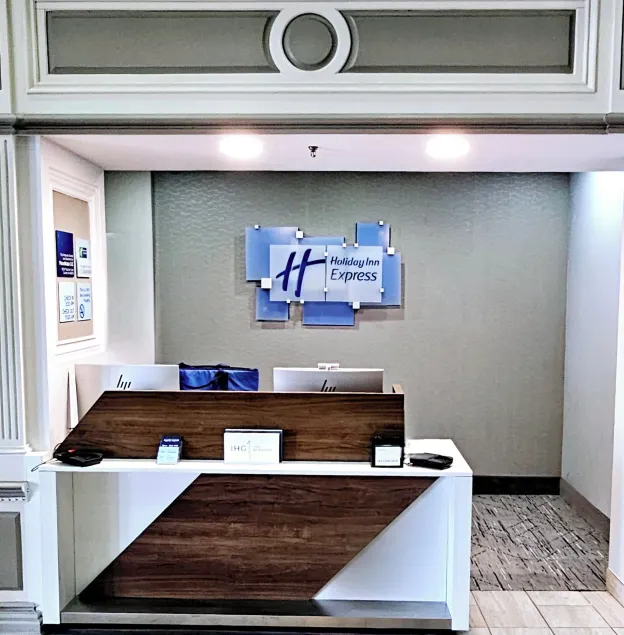 Holiday Inn Express & Suites Carmel North – Westfield by IHG - Rezeption