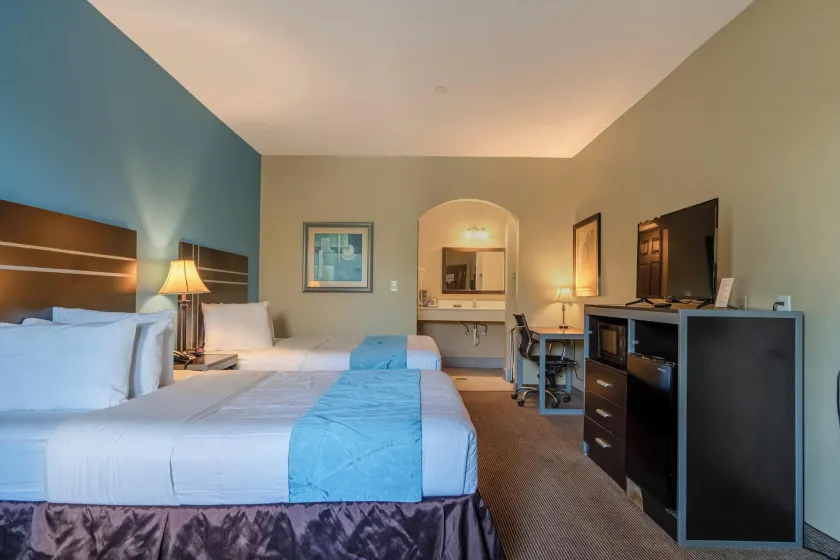 Moulton Inn & Suites By OYO Near Shiner TX - Image 1