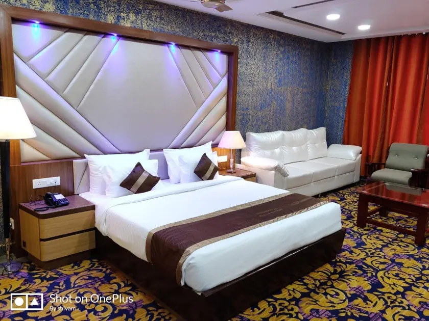 Hotel Vishnu Empire - Image 1