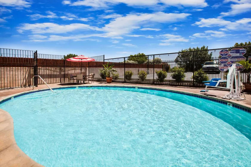 Days Inn & Suites by Wyndham Antioch - Image 1