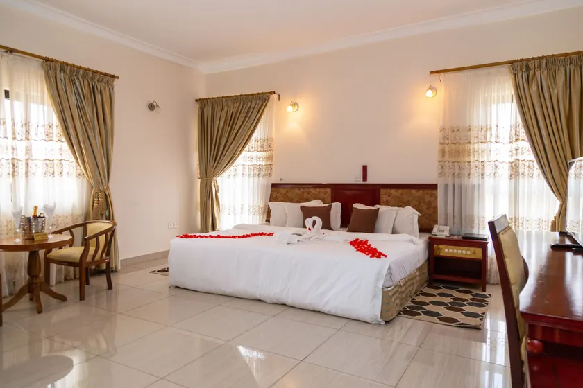 Sunlodge Hotel - Image 1