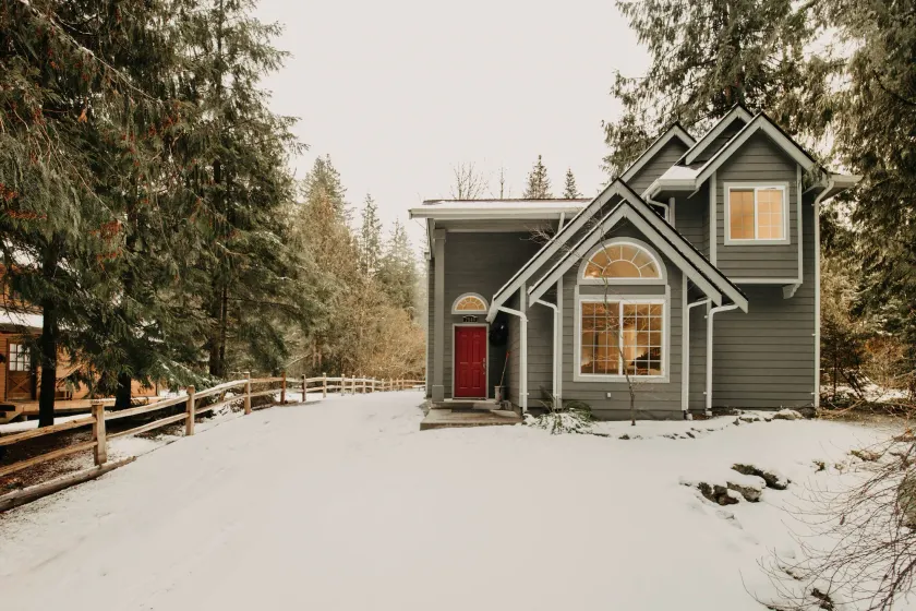 House w Hot Tub - Wifi - Fireplace - Pets Ok - Image 1