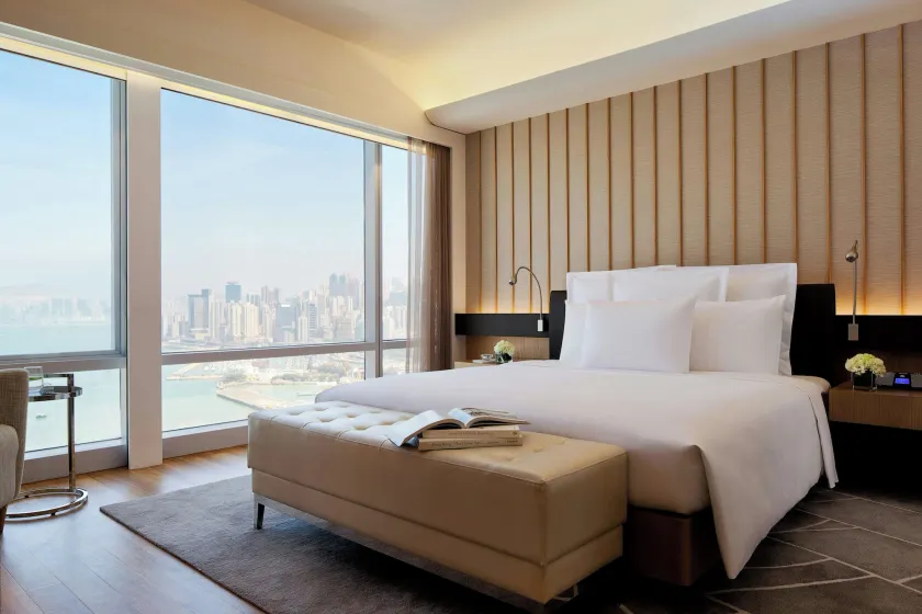 Renaissance Hong Kong Harbour View Hotel - Image 1