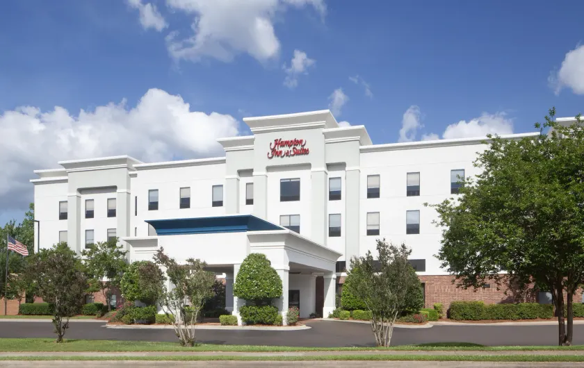 Hampton Inn & Suites Natchez - Image 1