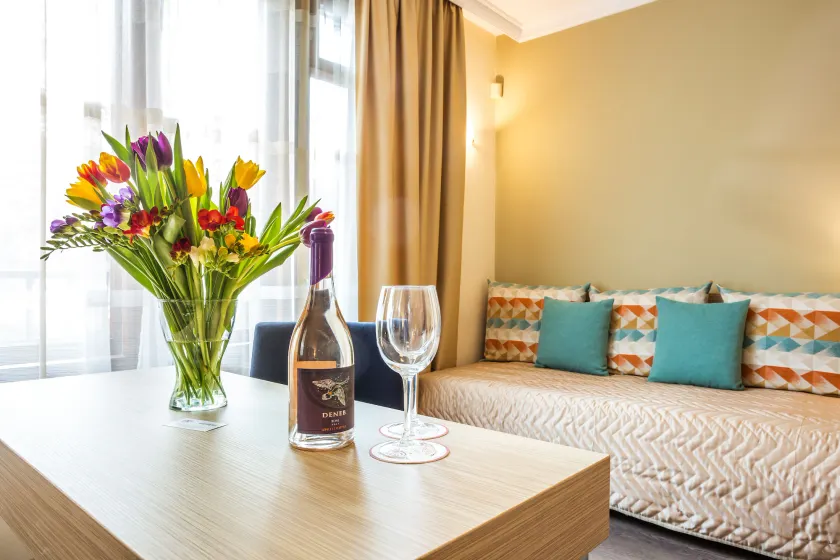 Geneva Hotel - Image 1