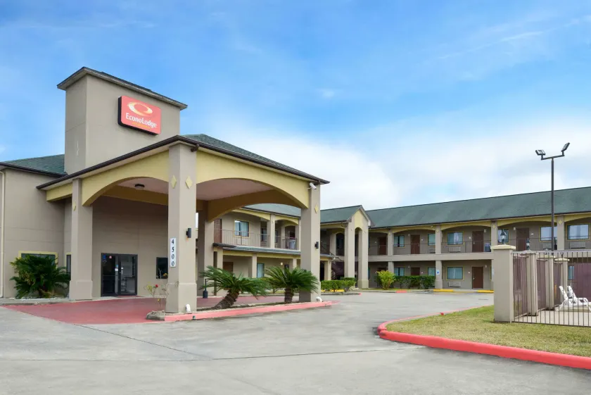 Econo Lodge Inn & Suites Port Arthur near Sabine Pass - Image 1