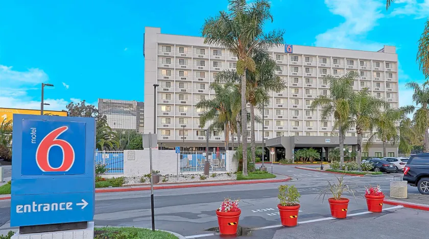 Motel 6 Los Angeles Lax - Image 1