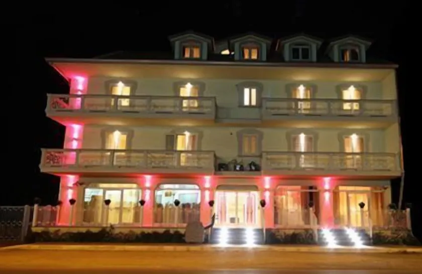 Palace Hotel Una Nuova Strada - Image 1