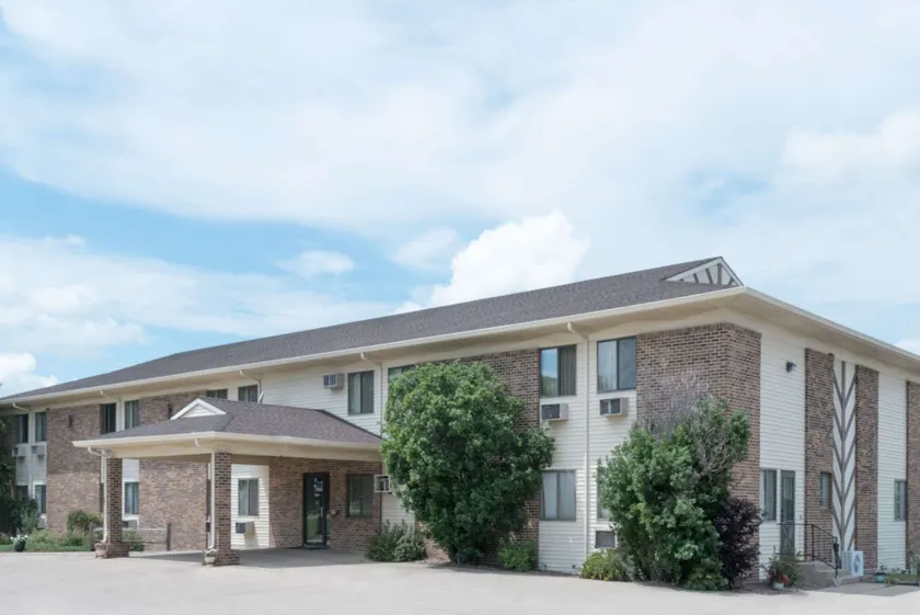 Super 8 by Wyndham Milbank SD - Image 1