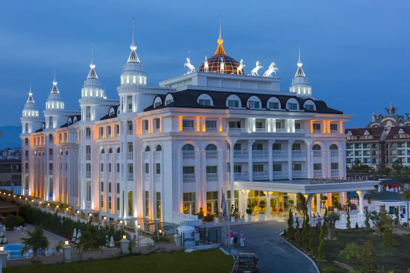 Side Royal Palace - Image 1