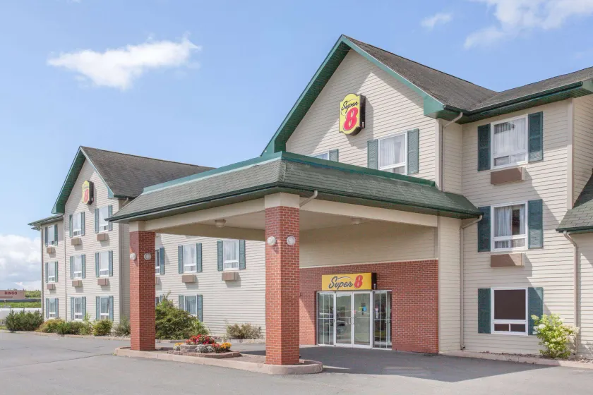 Super 8 by Wyndham Truro NS - Image 1