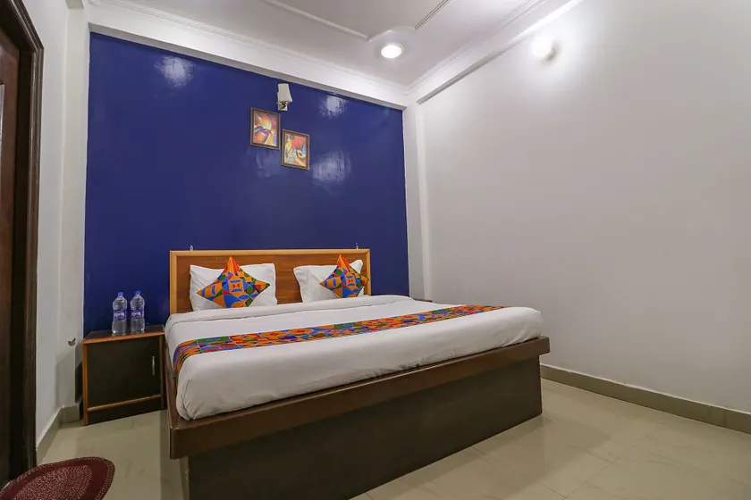 Fabexpress Royal Stays - Image 1