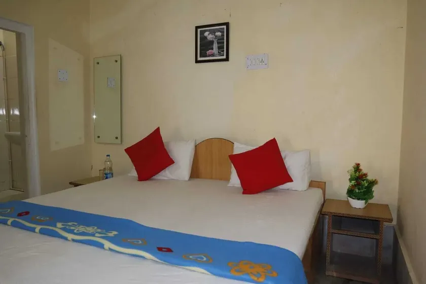 Hotel Surya palace - Image 1
