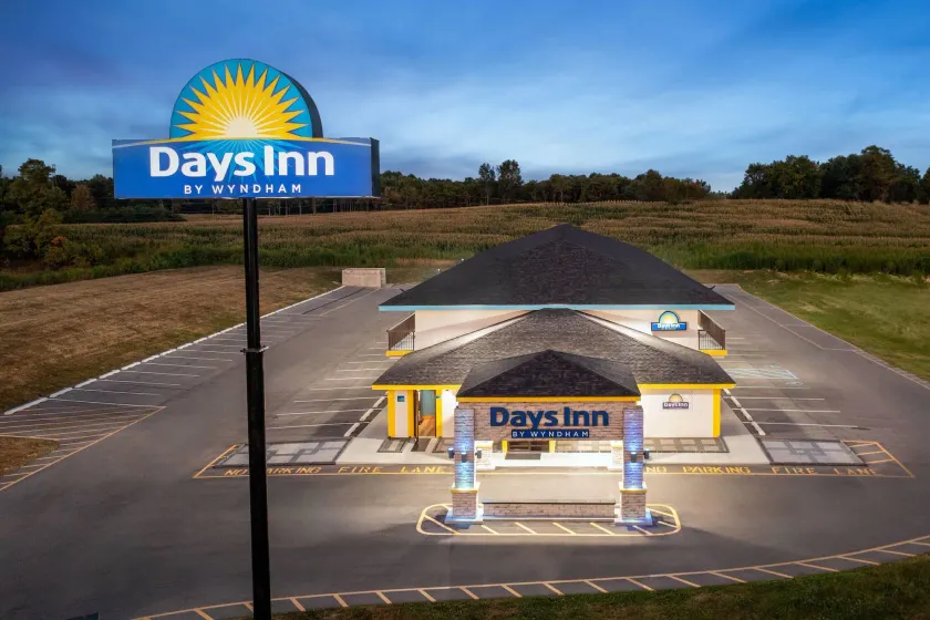 Days Inn by Wyndham Cloverdale Greencastle - Image 1