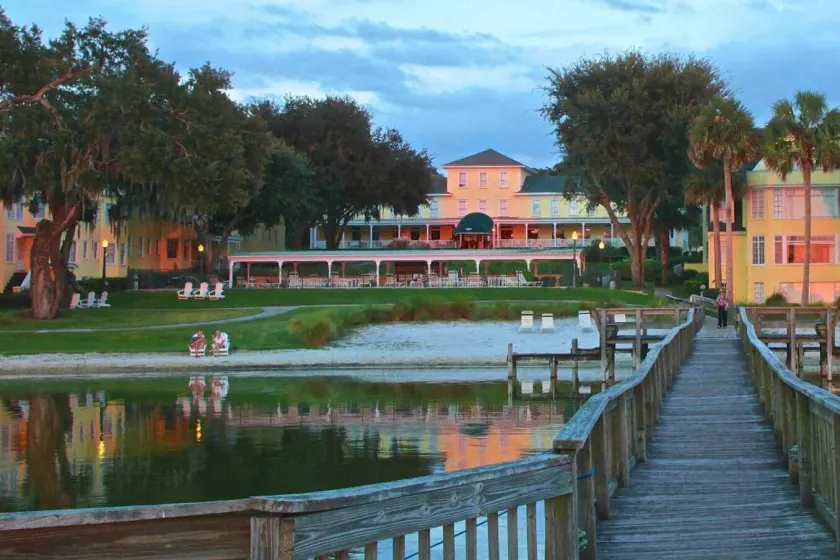 Lakeside Inn on Lake Dora - Image 1