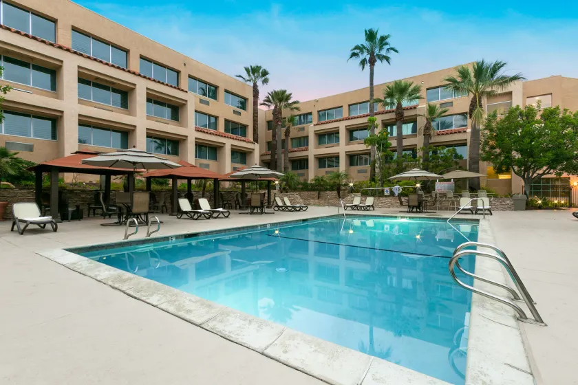 Grand Vista Hotel - Image 1