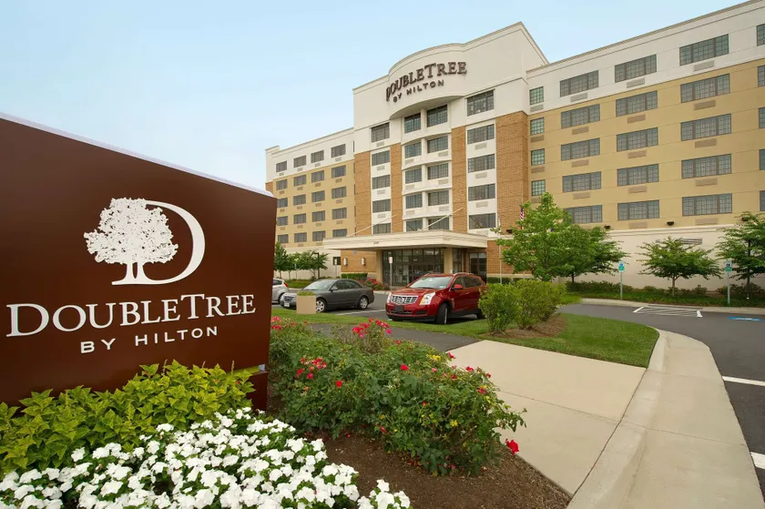 DoubleTree by Hilton Sterling - Dulles Airport - Image 1