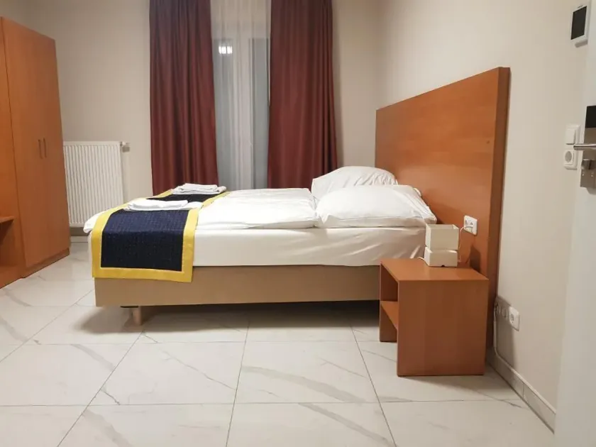 Hotel Emiliana am Bahnhof - Image 1
