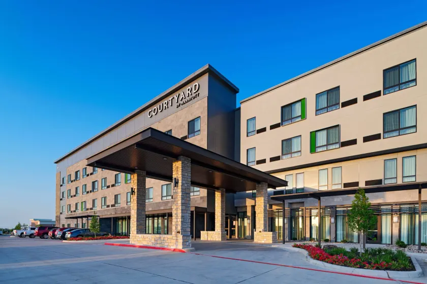 Courtyard Dallas Grand Prairie - Image 1