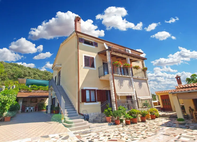 Apartment 539 - Image 1