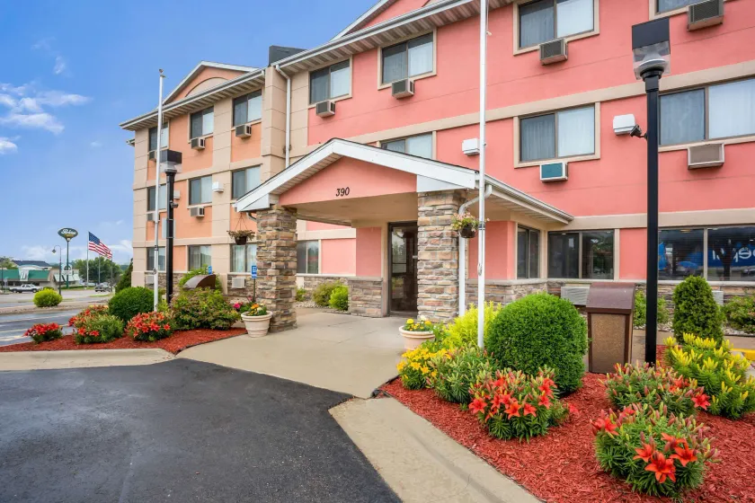 Quality Inn Cedar Rapids South - Image 1