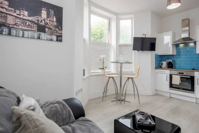 1 Bedroom Apartment With Wifi and Parking - Image 1