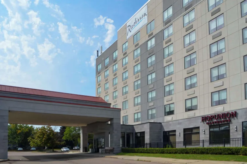 Radisson Hotel Detroit Metro Airport - Image 1