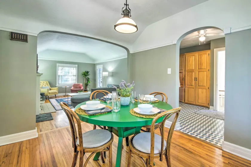Idyllic Springfield Haven w/ Screened Porch! - Interior