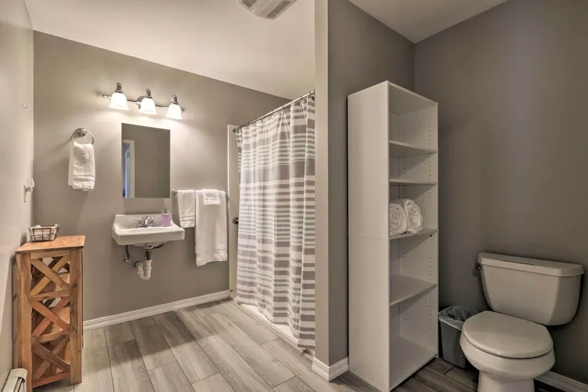 Centrally Located South Hill Apartment w/ Smart TV - Interiør