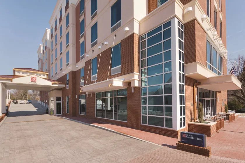 Hilton Garden Inn Falls Church - Image 1