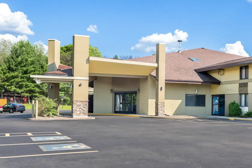 Quality Inn & Suites Black River Falls I-94 - Image 1