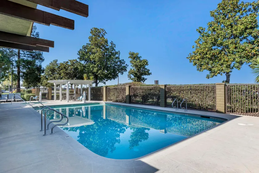 Best Western Orchard Inn - Image 1