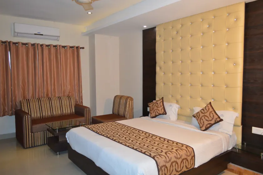 Hotel Galaxy - Image 1