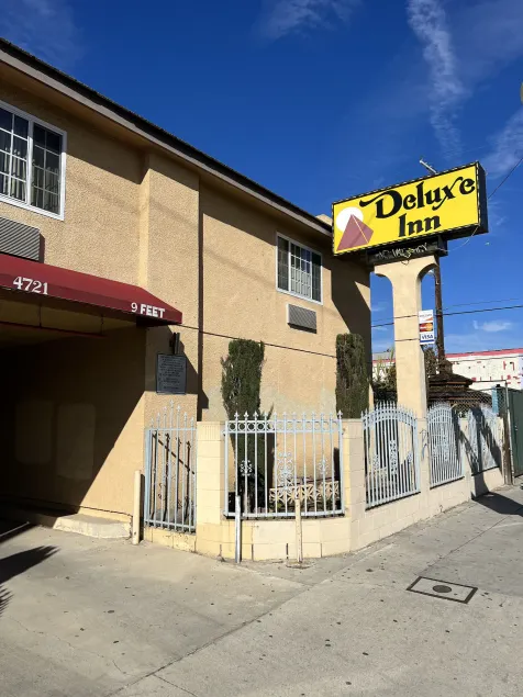 Deluxe Inn LA - Image 1