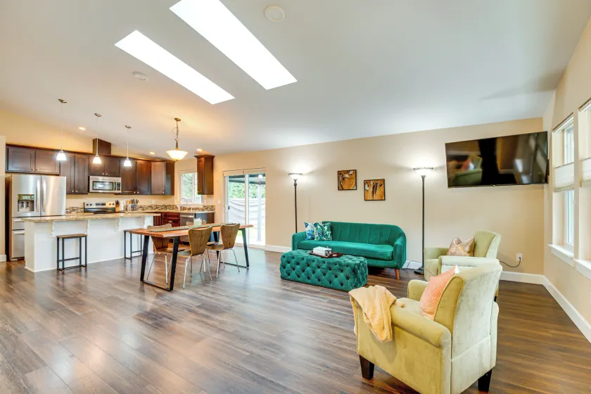 Puget Sound Single-level Gem w/ Outdoor Fun! - Image 1