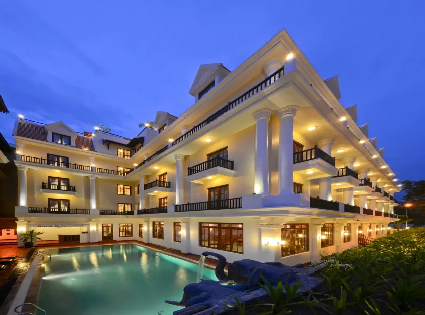 Royal Crown Hotel & Spa - Image 1