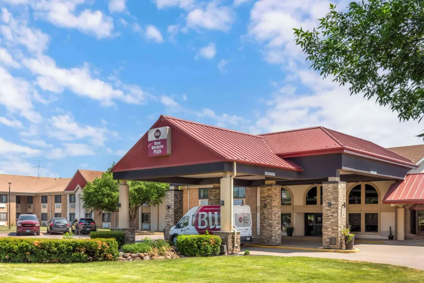Best Western Plus Ramkota Hotel - Image 1