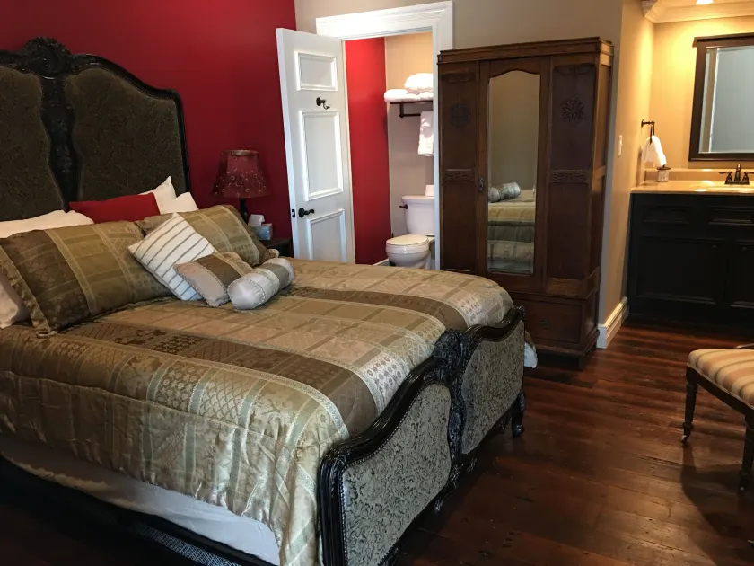 Historic Kahn Hotel - Image 1