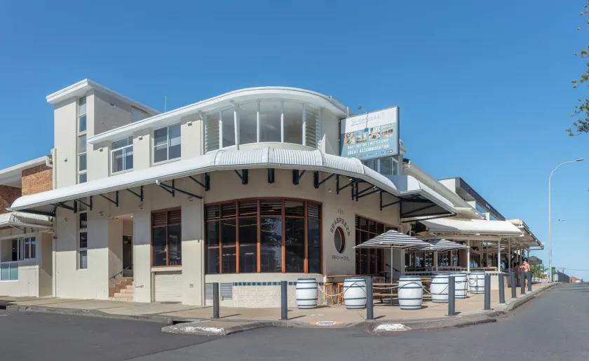 Seabreeze Beach Hotel - Image 1