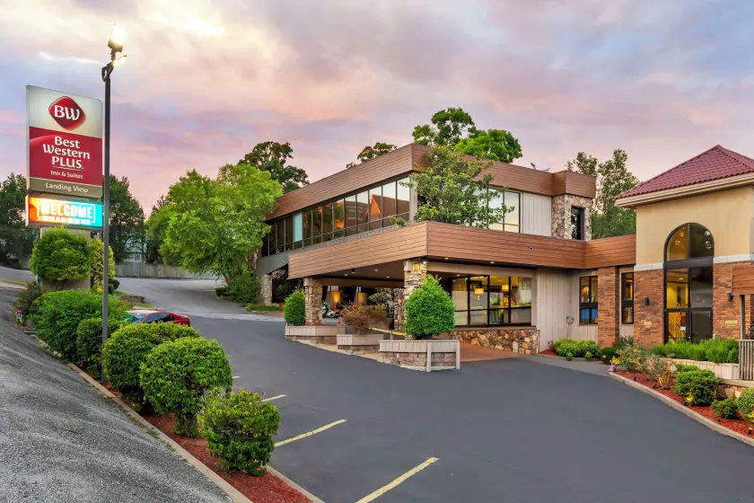 Best Western Plus Landing View Inn & Suites - Image 1
