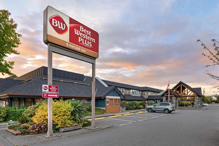 Best Western Plus Emerald Isle Hotel - Image 1