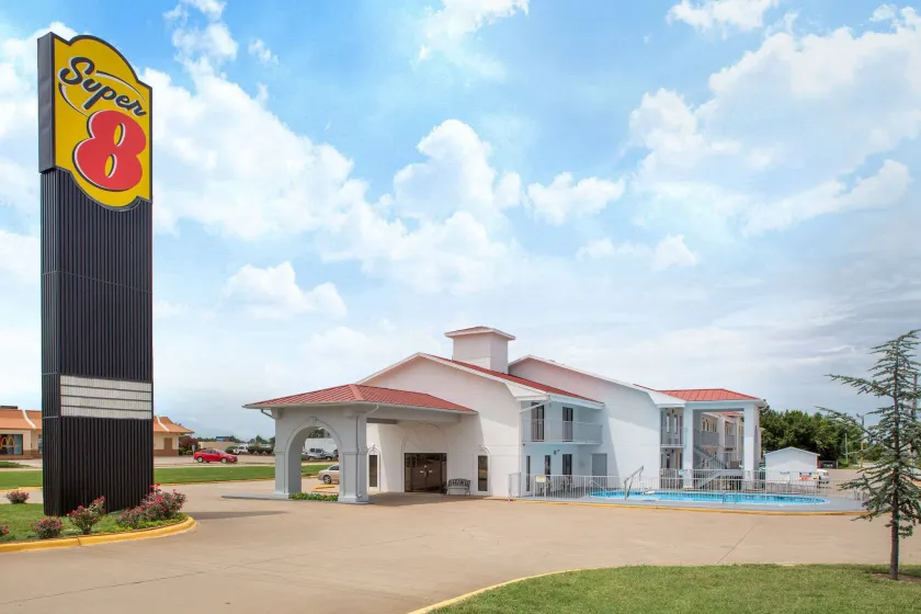 Super 8 by Wyndham Springdale AR - Image 1