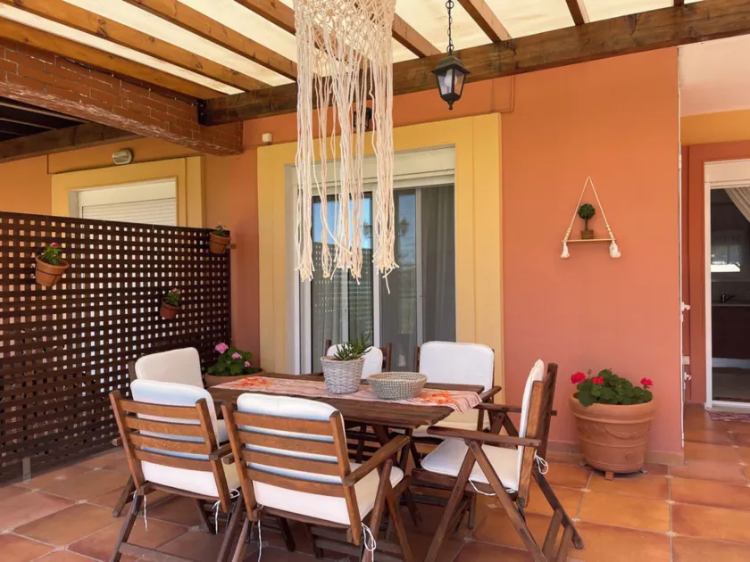 Cozy Dora's Beach House Offers Panoramic Views of Sea! - Image 1