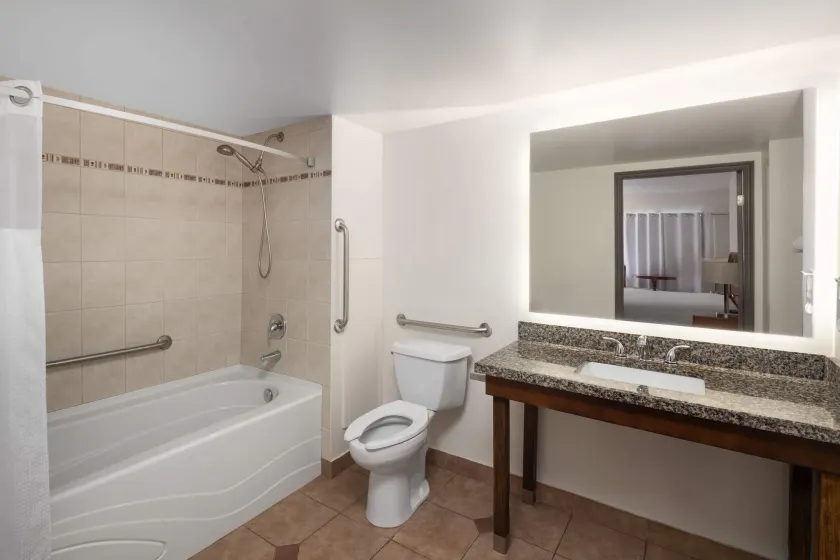 Ramada by Wyndham Campbell River - Image 1