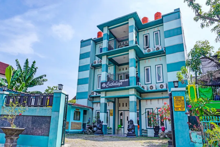 Hotel O Home Stay Elis Cateliya Syariah - Image 1