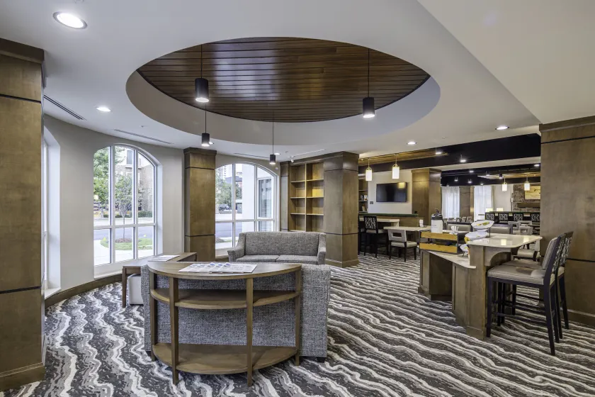 Staybridge Suites Montgomery - Downtown by IHG - Siddeområde i lobbyen