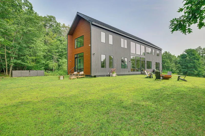 Hudson Valley Summer Escape w/ Pool & Fire Pit - Image 1